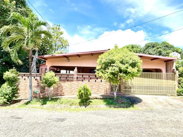 House For sale in Las Lomas de Mastranto in La Cho