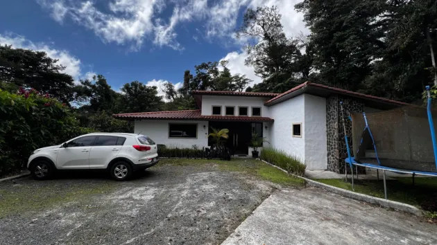 Casa con vistas a la montaña en Altos del María