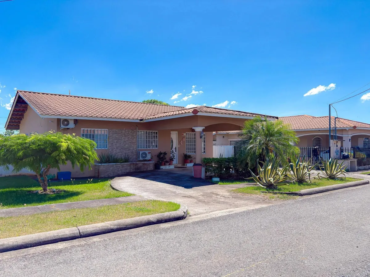 3-Bedroom Home in Residencial Villa María, David