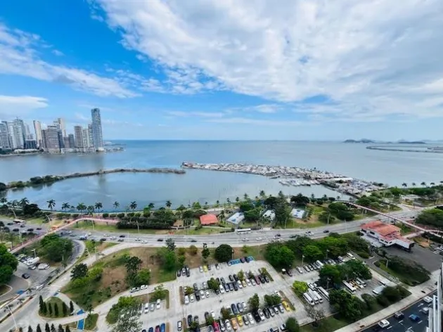 Beautiful apt apartment for sale facing the bay.