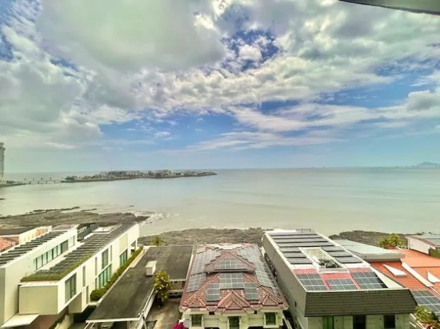 SALE: BEACHFRONT APARTMENT, PH SABOGA