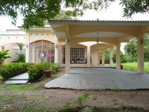 House for Sale with Land in Coloncito, Chame