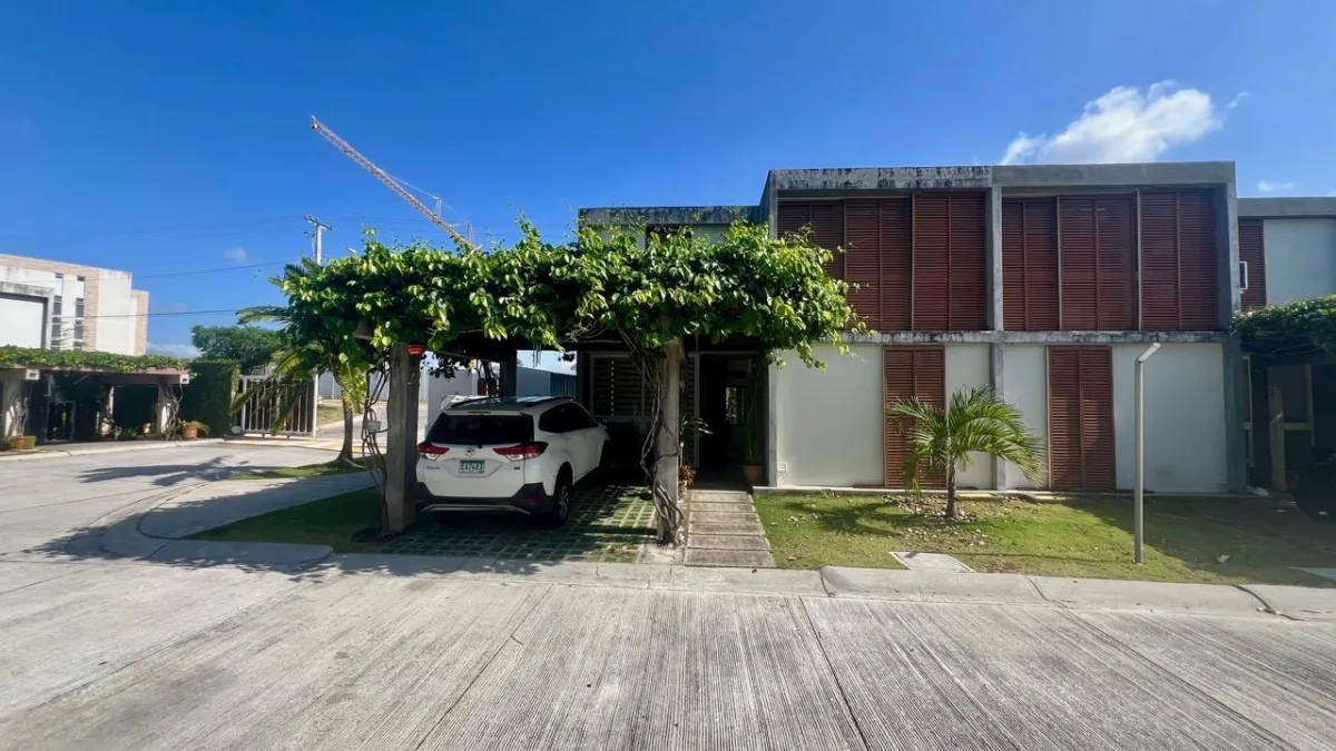 3 BEDROOMS TURN KEY BEACH HOUSE