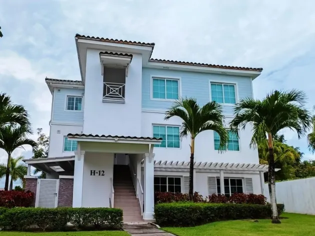 FOR SALE APARTMENT GROUND FLOOR BIJAO HOWARD 12