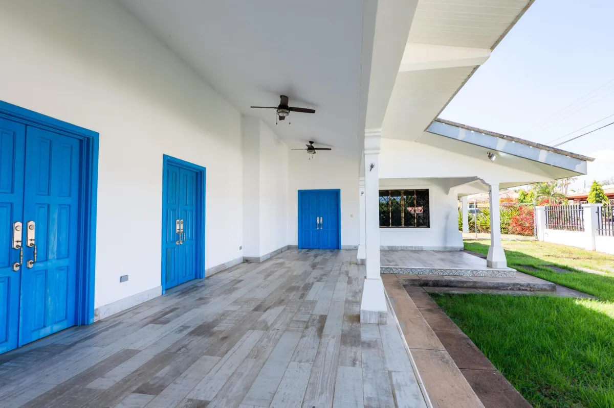 Hermosa Casa en Venta en Las Tablas, Los Santos