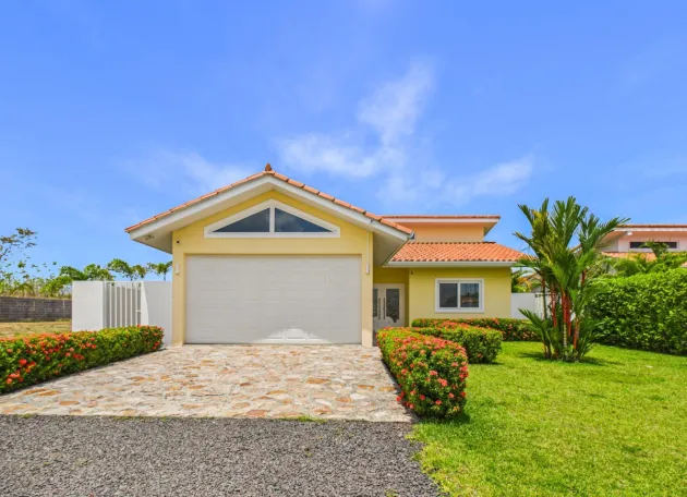 Beautiful Modern 2 Bdrm Home with Pool