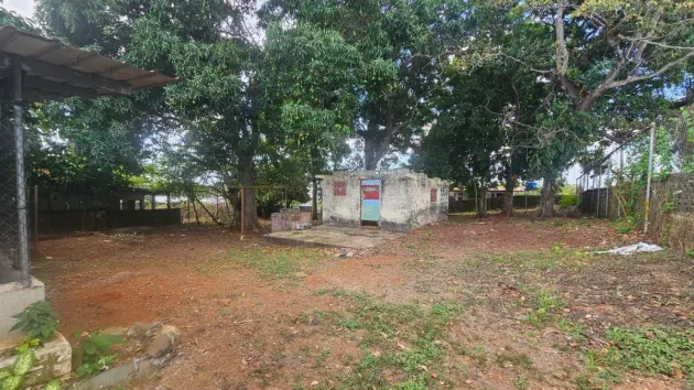 Land with House in Pedregal, La Florida Street