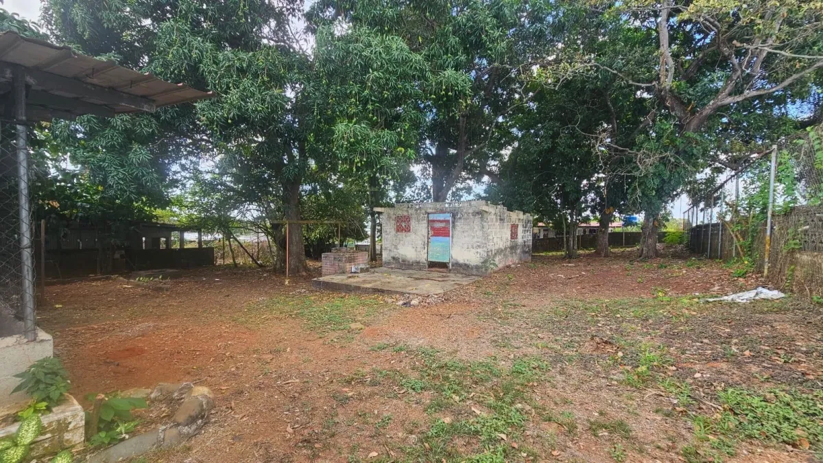 Terreno con Casa en Pedregal, Calle La Florida