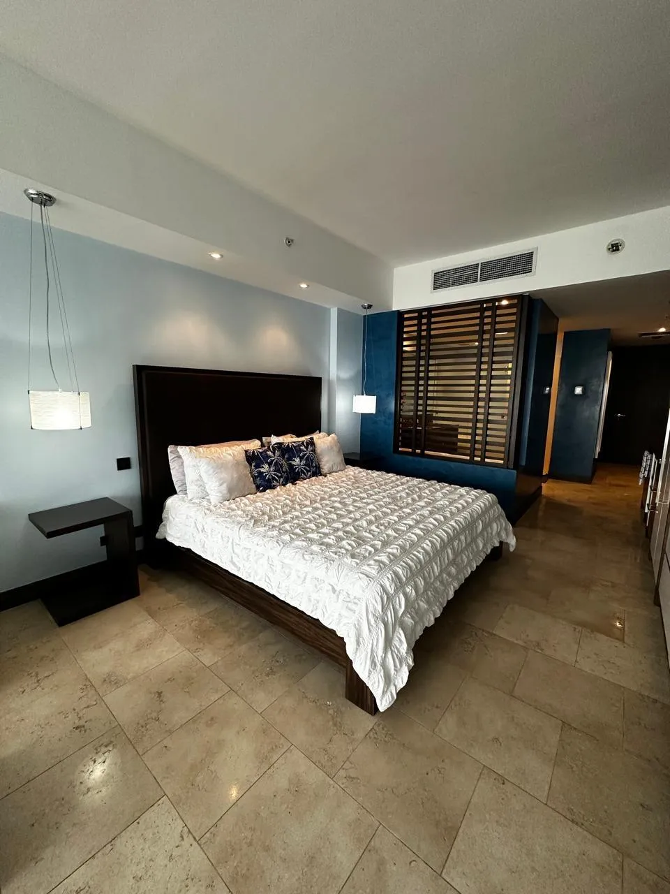 FURNISHED APARTMENT FOR SALE AT THE OCEAN CLUB