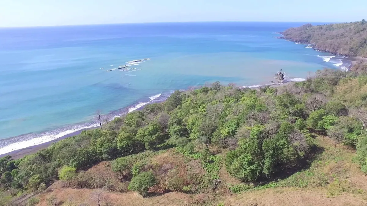 2,000m2 OCEANFRONT LAND IN CAMBUTAL