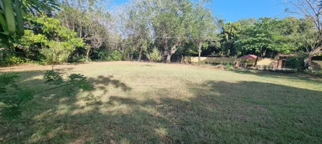 Lote en via principal, cerca del mar en Nueva Gorgona