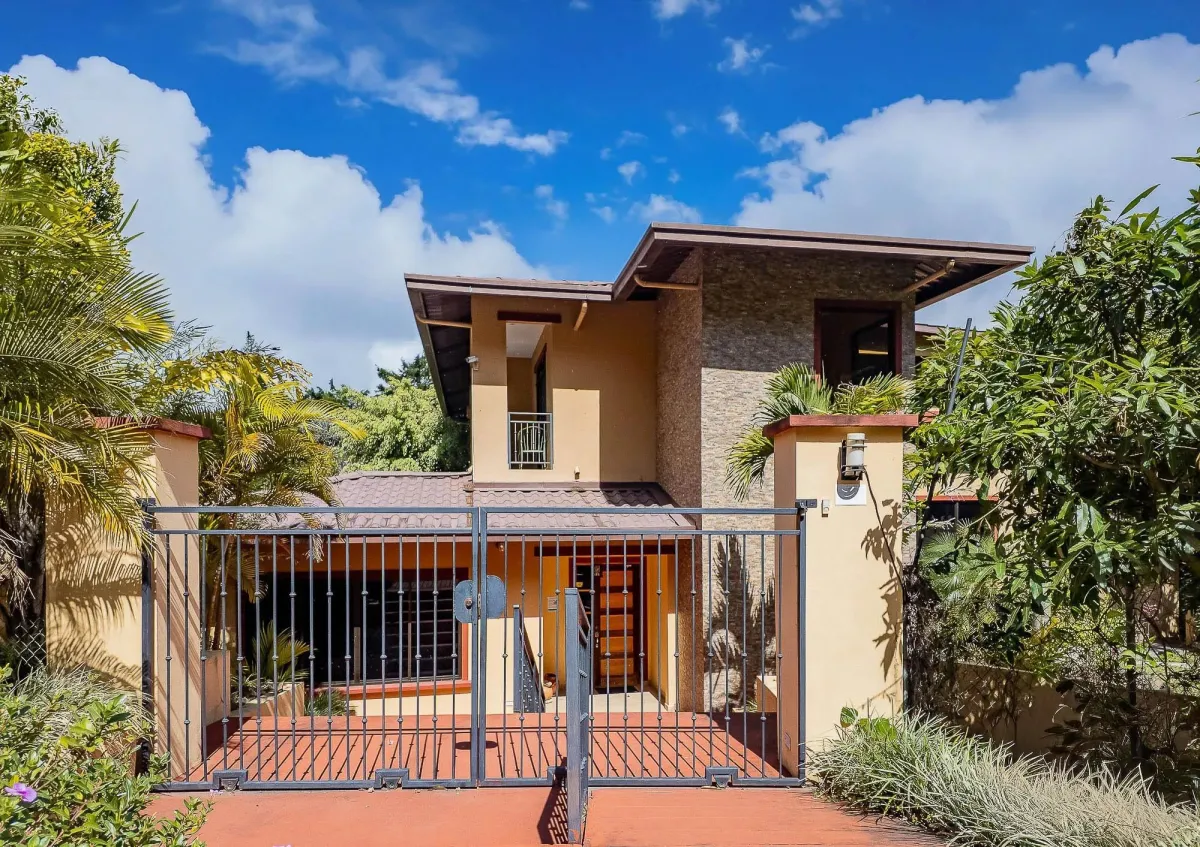 Boutique-Style 8 suite Luxury Villa in Boquete