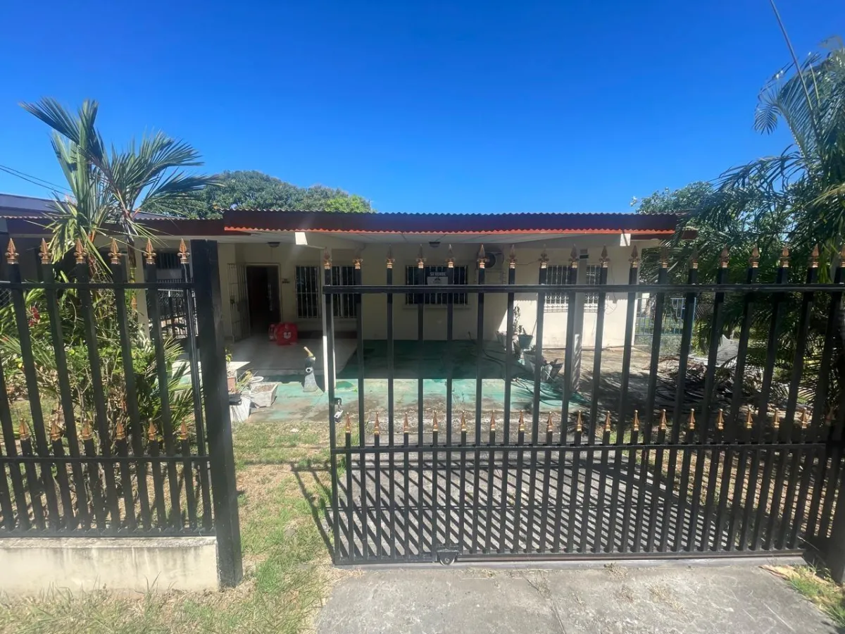 SE VENDE CASA EN EL CENTRO DE SANTIAGO