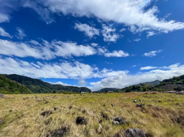 TERRENO PLANO SERENO EN VENTA CON VISTAS A LA MONTAÑA