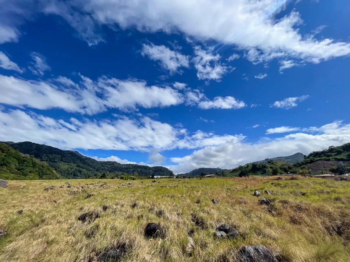 TERRENO PLANO SERENO EN VENTA CON VISTAS A LA MONTAÑA
