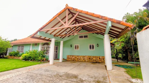 3 Bed 3.5 Bath Home in Coronado Panama