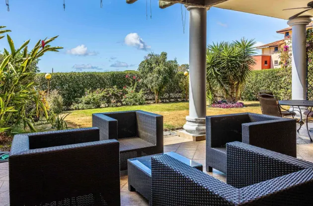 LOVELY GROUND FLOOR CONDOMINIUM WITH GARDEN