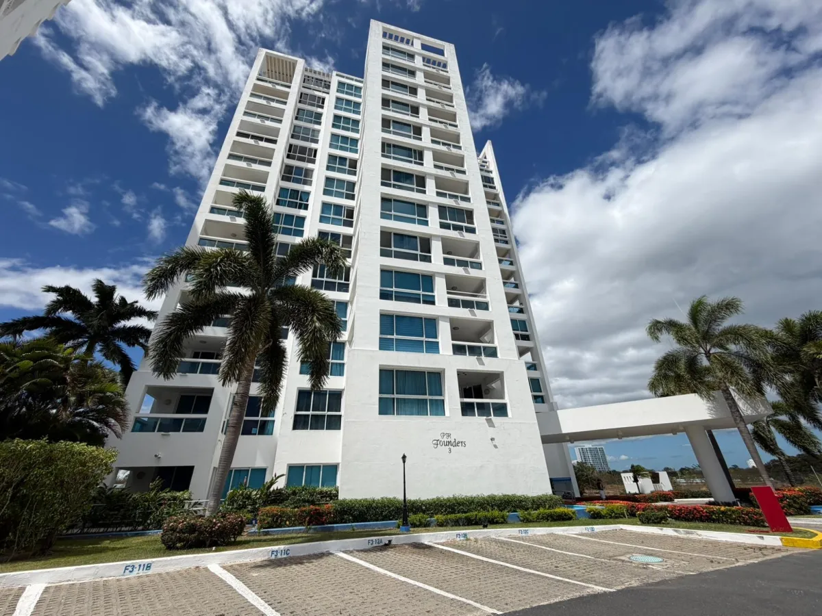 VENTA APARTAMENTO EN PLAYA BLANCA RESORT