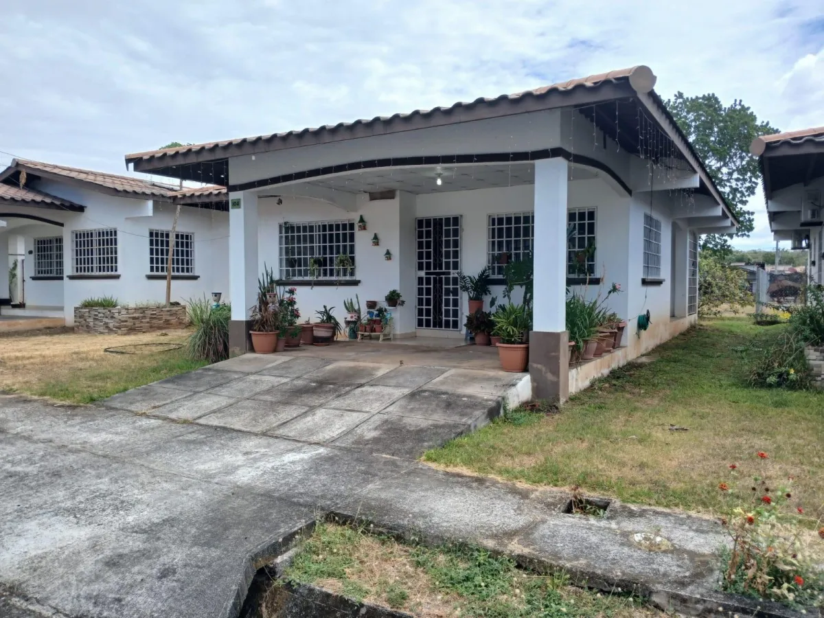 Spacious 3 bedroom, 2 bathroom house for rent