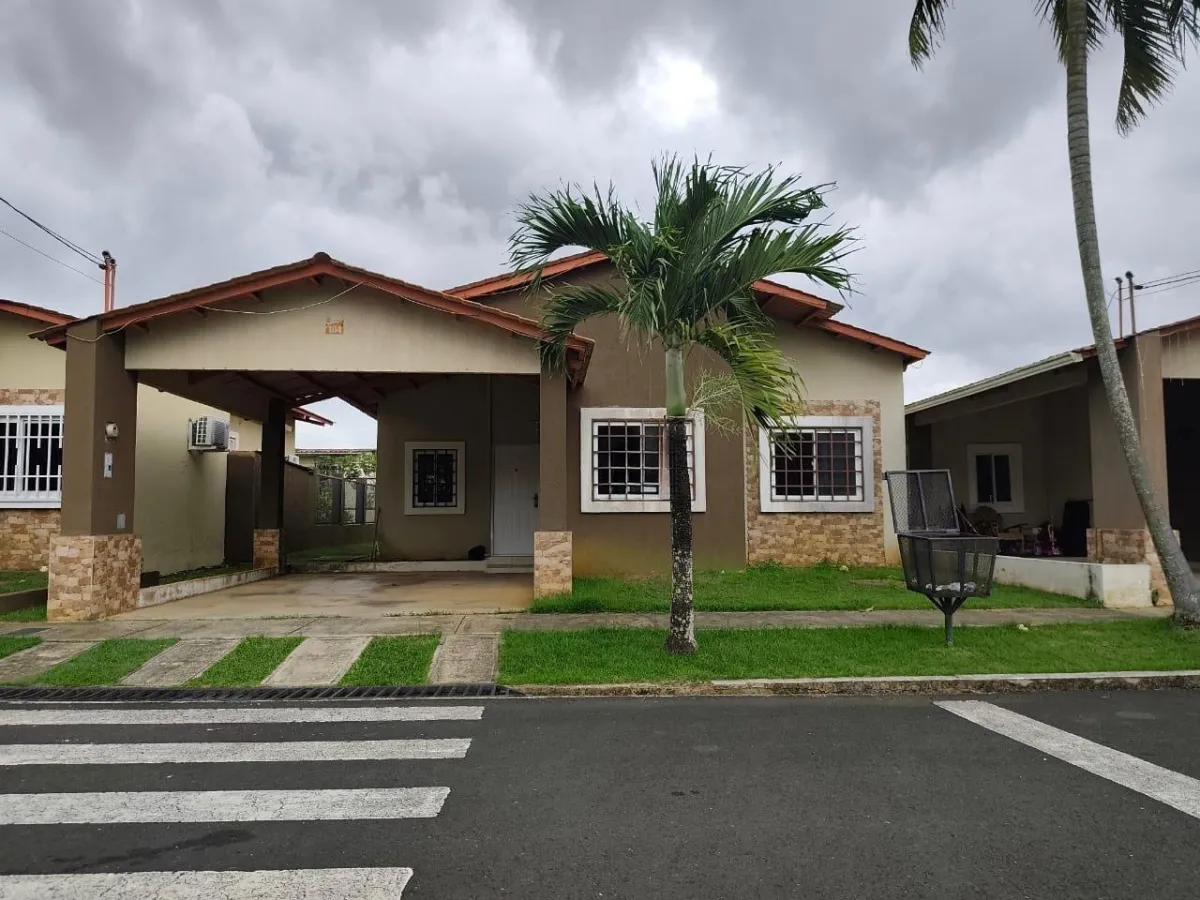 BANCO VENDE CASA EN RESIDENCIAL EL LIMÓN CHORRERA