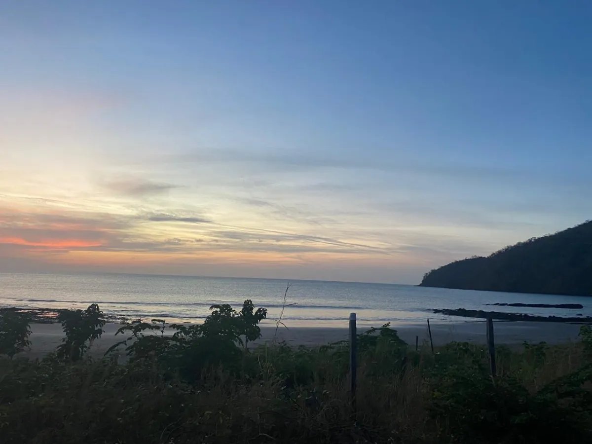 Venta de Lote Titulado Frente al Mar en Playa Bucaro
