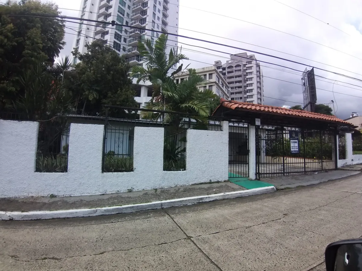 Sale/Rental of Commercial House on Vía Porras