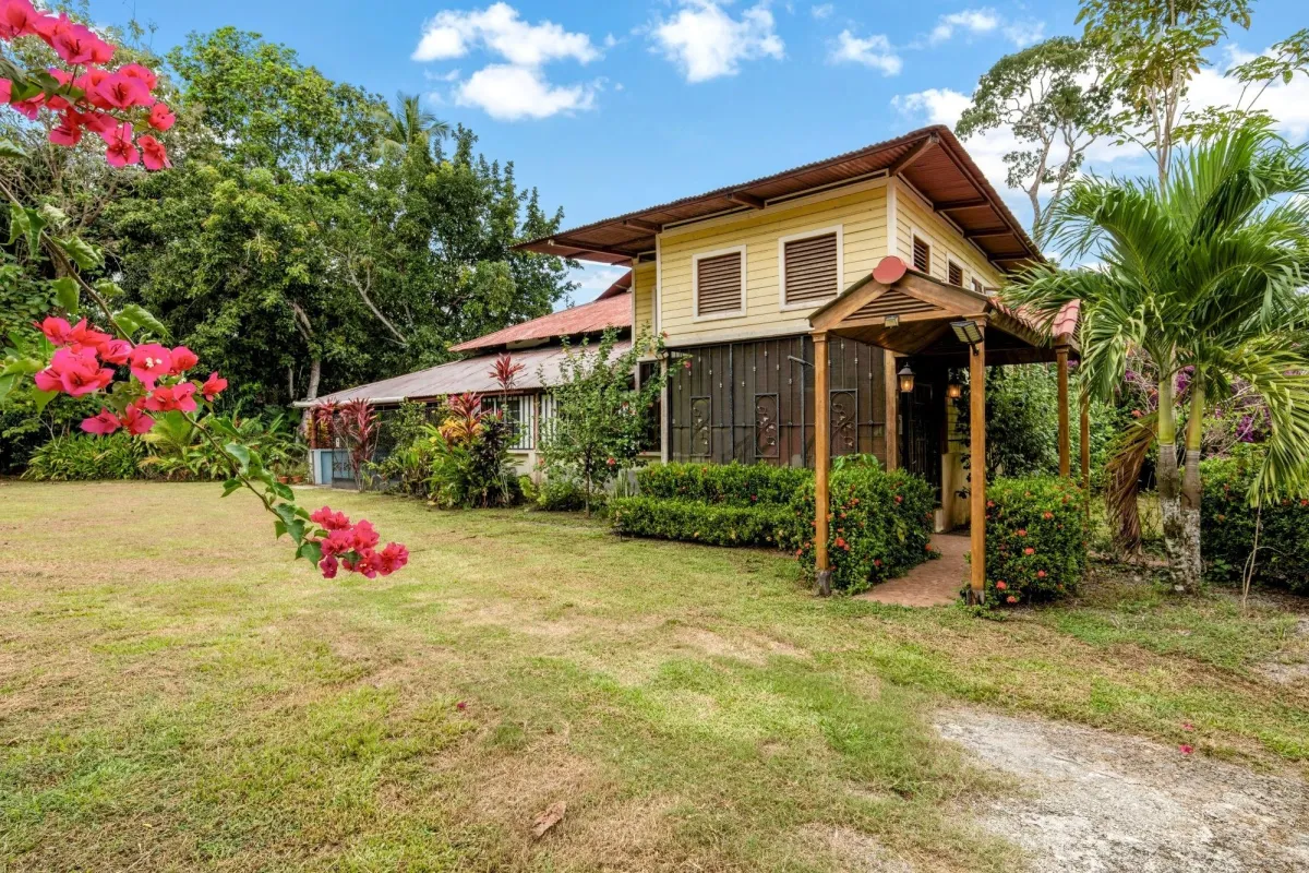 Charming 2-Bedroom Home in Puerto Armuelles