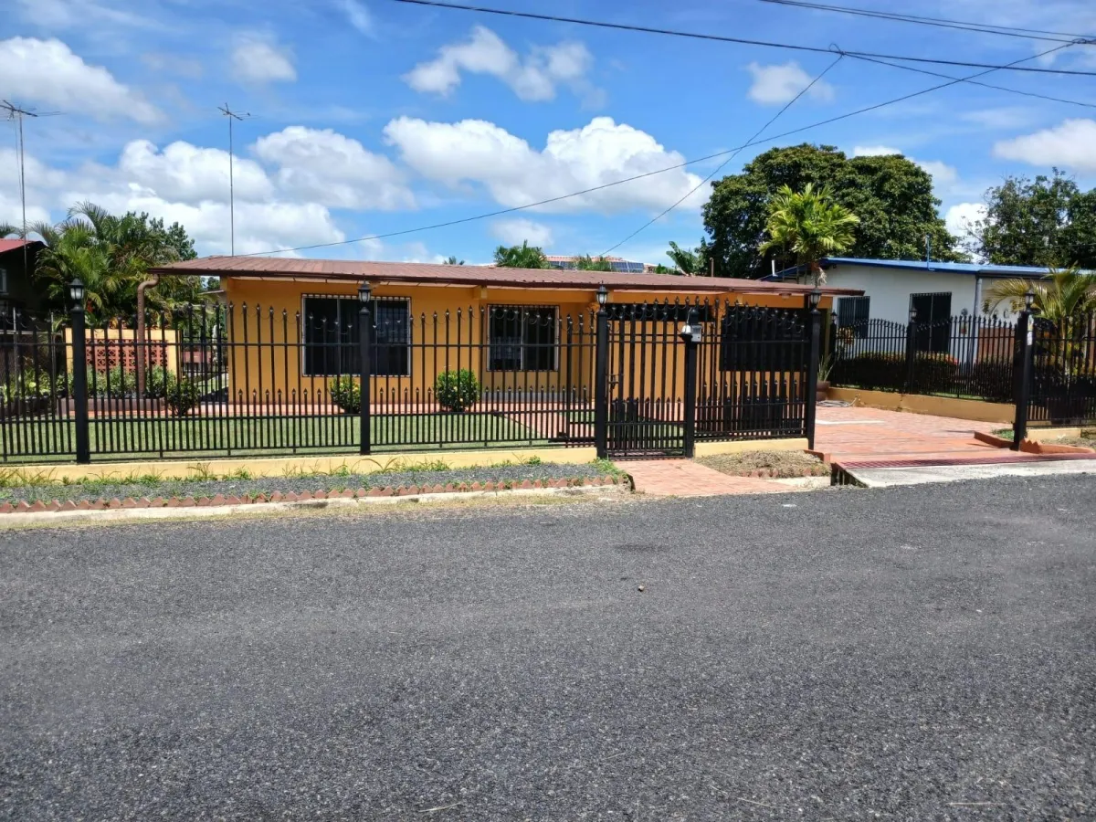 Se Alquila Casa amueblada con A/C y Bohío