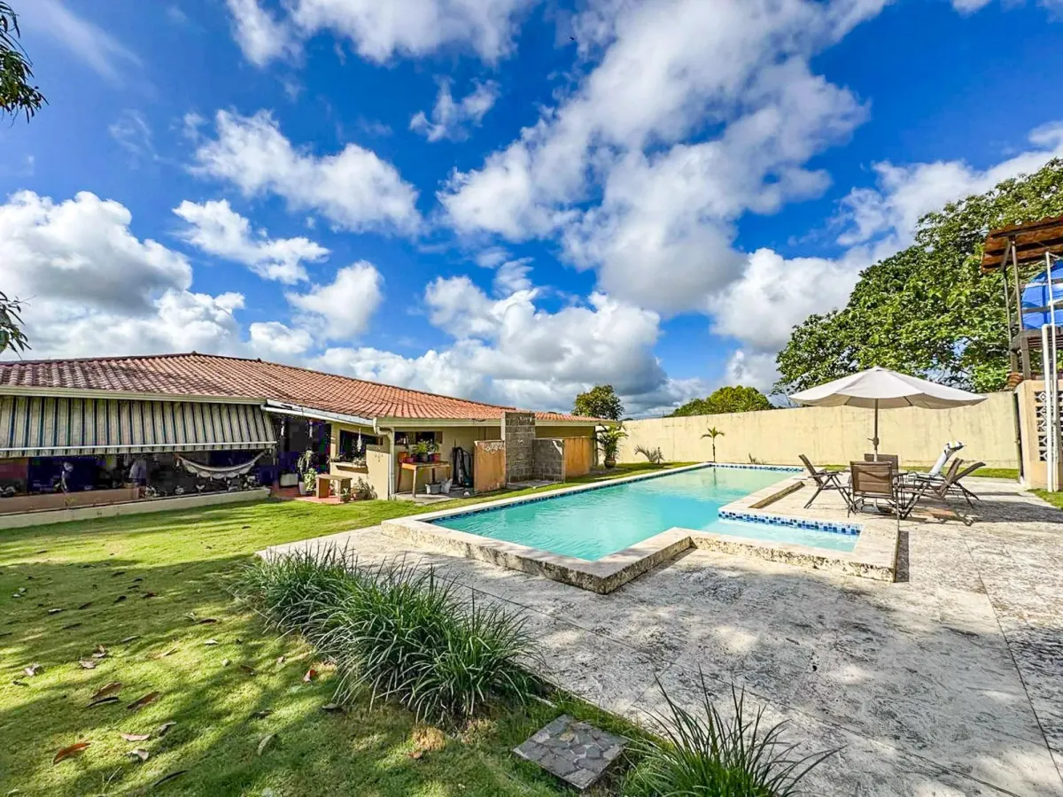 Home with Pool on a 2,239 m² Lot