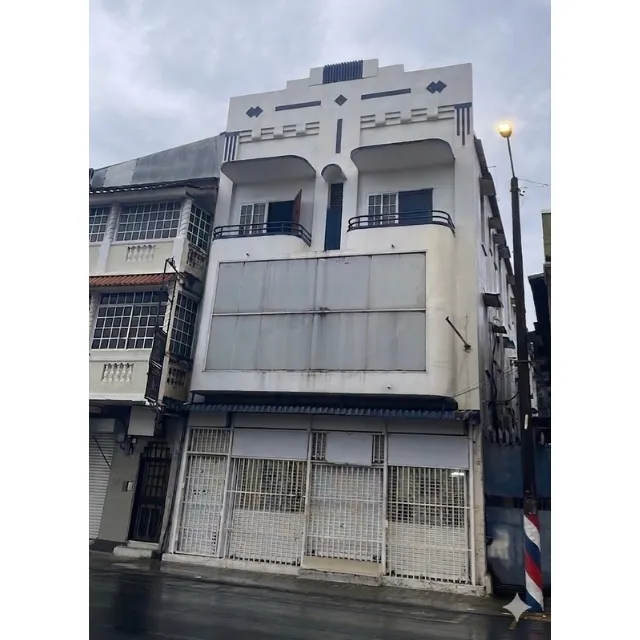 Edificio comercial de 3 plantas en Ciudad de Colon