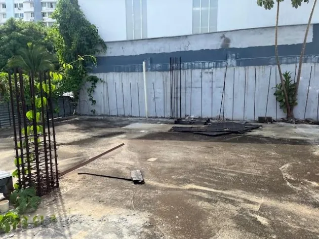 EN VENTA - Terreno Estratégico con Avance de Obra