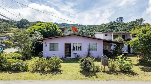 Propiedad Comercial de esquina en el centro de Boquete