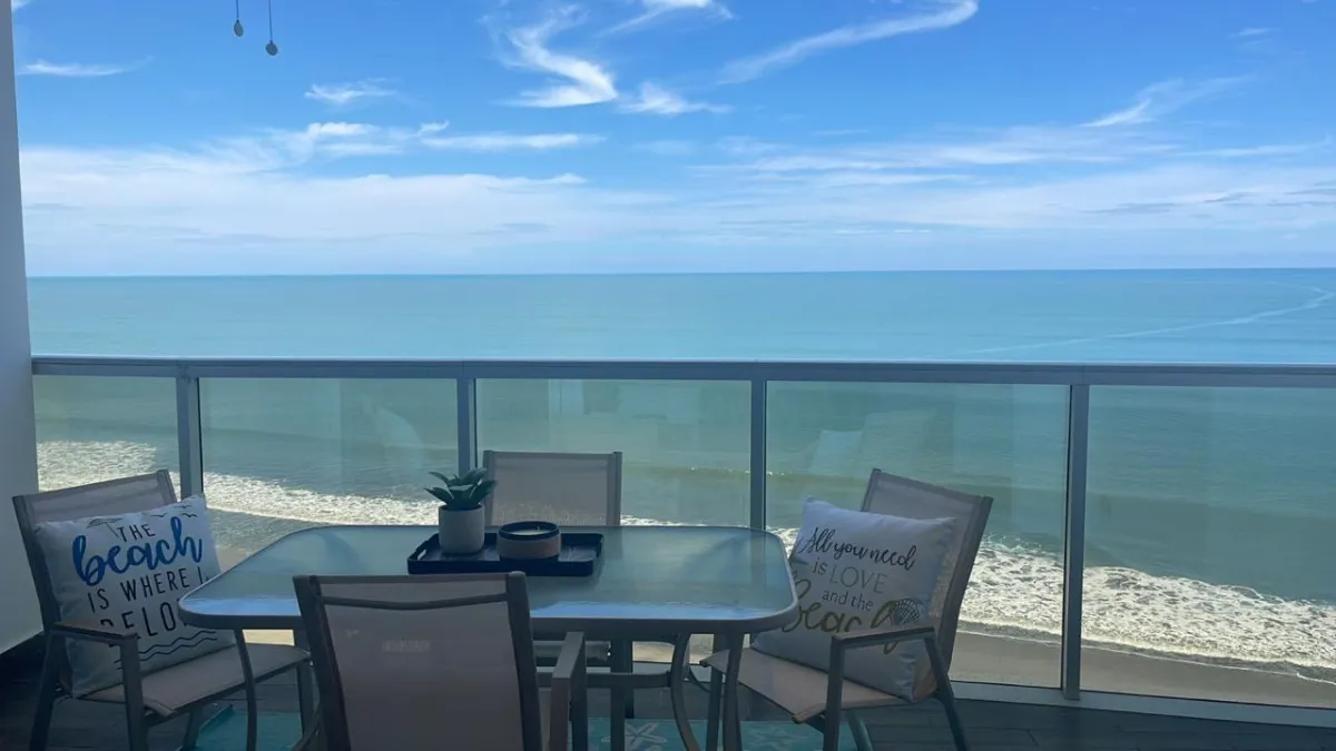 Apartamento moderno de 2 habitaciones frente al mar en Playa Malibú