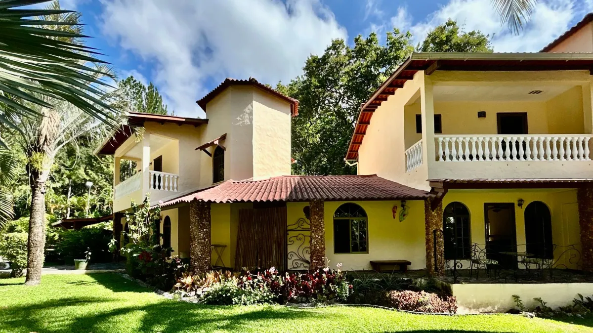 Altos de María Mountain Home with Guest Studios