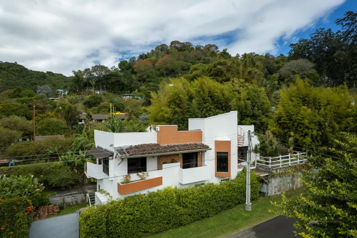 Downtown Boquete Retreat on 800 m² Lot