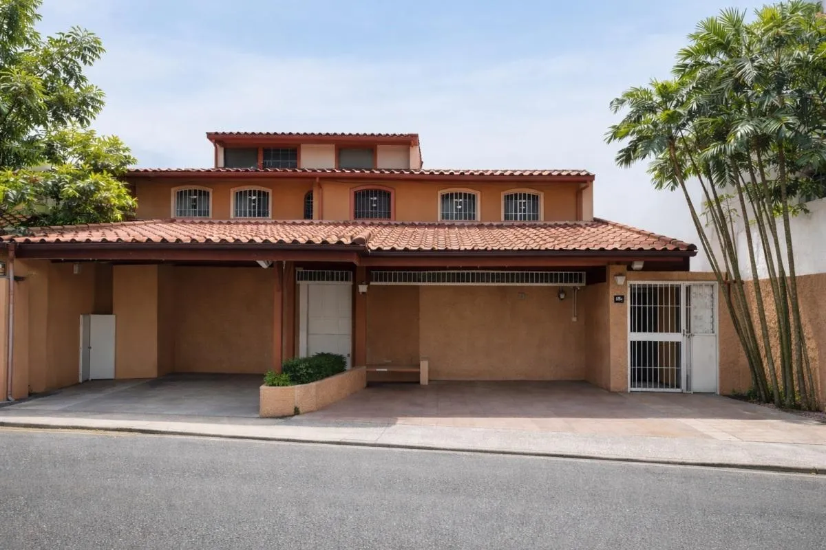 SE VENDE - comercial con patio en Obarrio – Zonificación 1ZM6 -