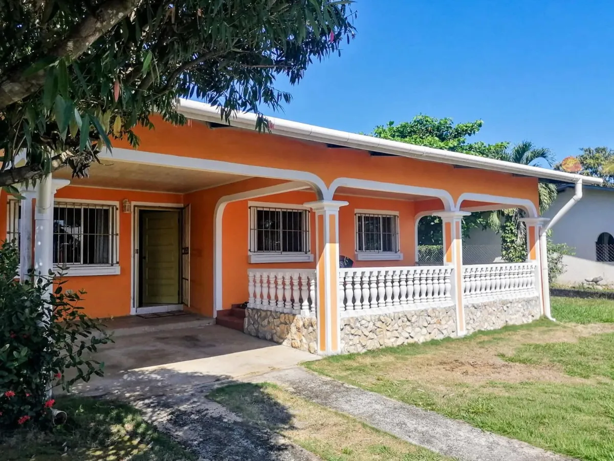 CASA AMOBLADA EN VENTA