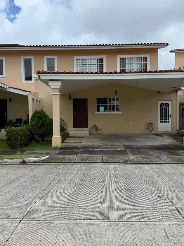 Brisas del Golf, Residencia Villa Tivoli en venta.