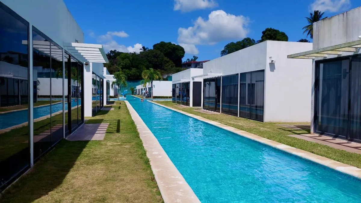 Se vende casa en Village At the pool, entrada de Bijao