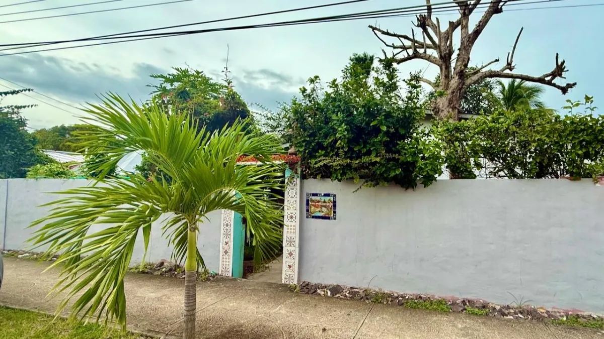 ARTISTIC REFUGE IN LA PAZ-CHAME