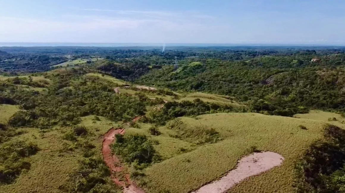 7.5 HECTARES LAND, OCEAN AND MOUNTAINS VIEWS