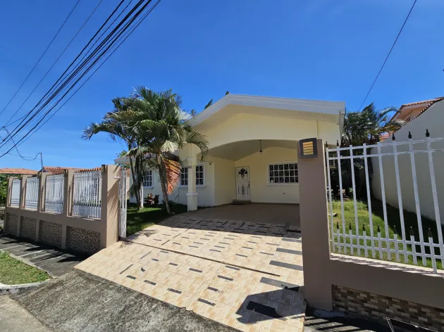 House for Sale/Rent in Villas del Golf, Chitré