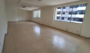 Alquiler de local comercial en Vía Argentina