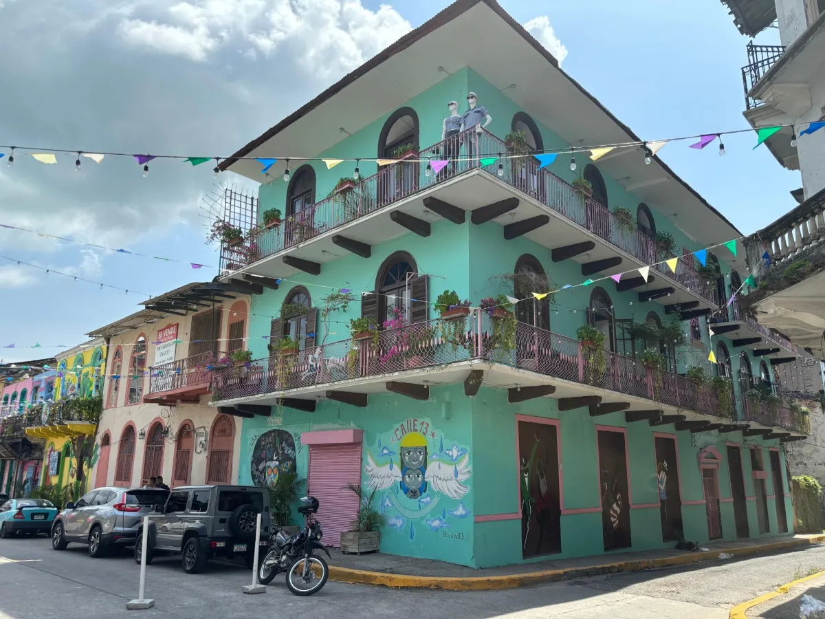 Edificio listo para operar en Santa Ana. (Casa Chocolate)