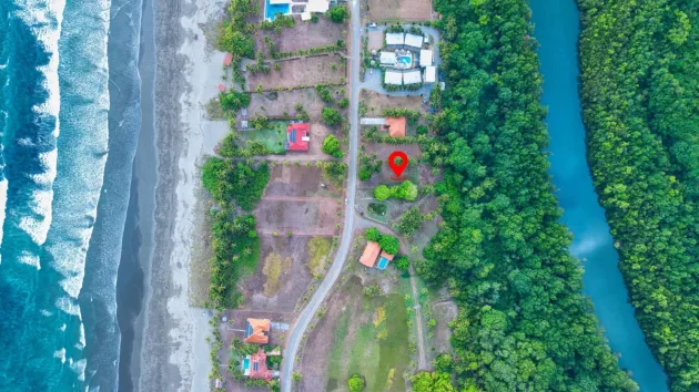 Land for sale near the sea in Playa Las Lajas