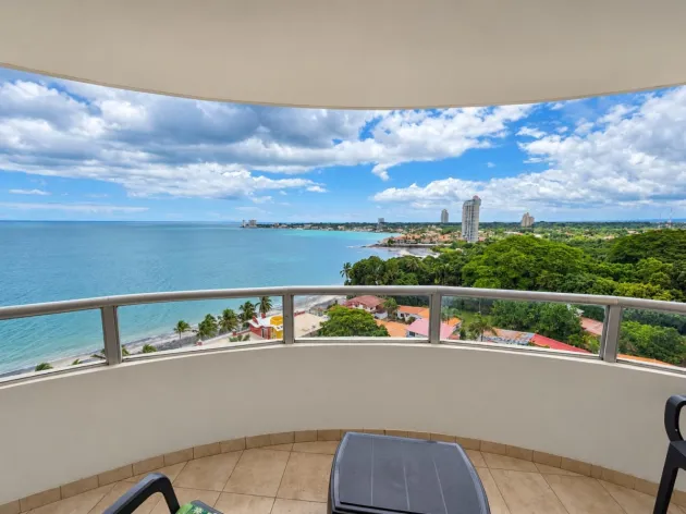 Apartamento Frente al Mar en Venta en Playa Serena – Nueva Gorgona