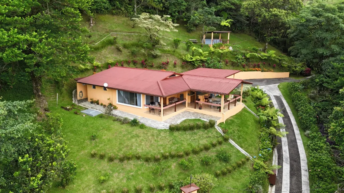 BEAUTIFUL HOUSE FOR SALE -HIGLANDS ALTOS DEL MARIA