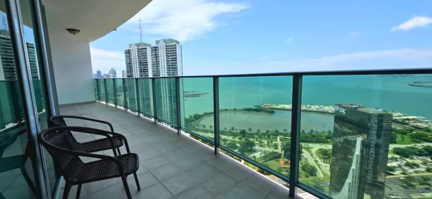 Apartment with sea views in PH Allure