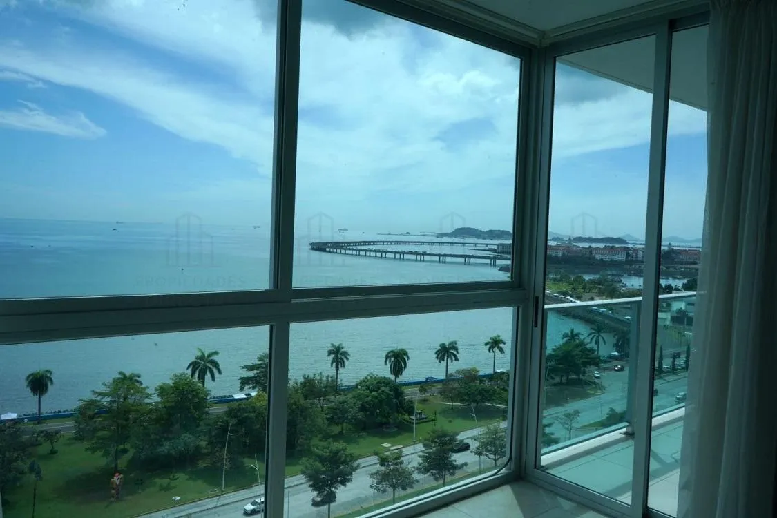 Sale of sea view apt in H2O