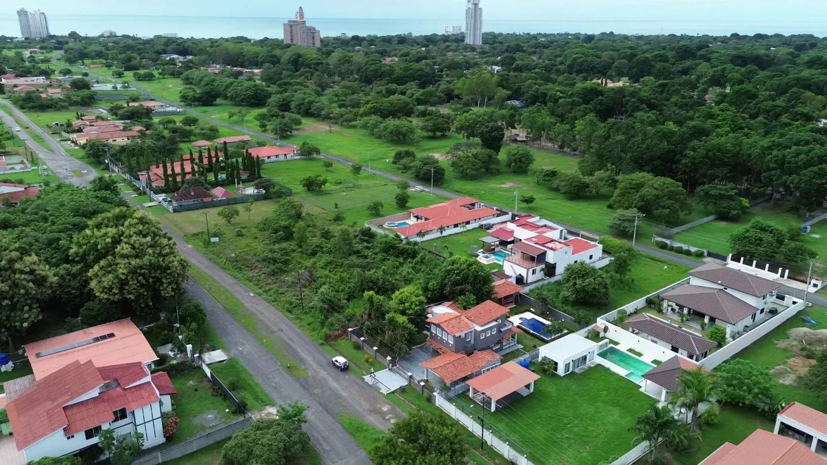House in Coronado with Pool and 1000m2 land